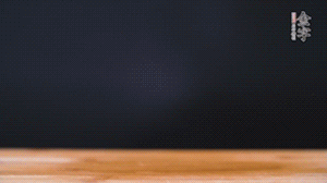 老豆腐切小塊。