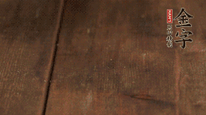 小玉米洗凈，對切。