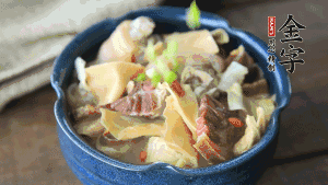 加翠綠的蔥花點綴一下就可以啦。