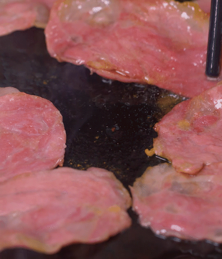 金字淡火腿用黃油/橄欖油煎熟。