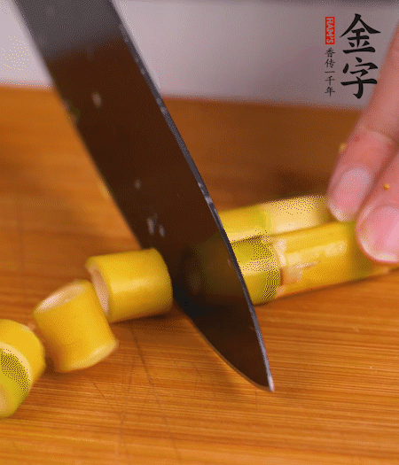 小野筍剝?nèi)ネ馄?，切成小段?>
					</div>
					<span>步驟 2/7</span>
					<p>小野筍剝?nèi)ネ馄?，切成小段?/p>
				</li><li>
					<div   id=