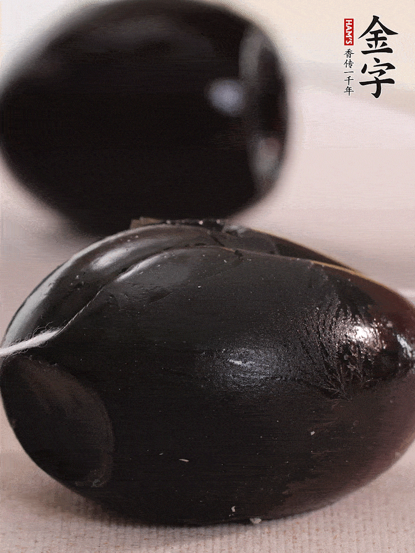 娃娃菜金針菇去跟洗凈，皮蛋改刀。