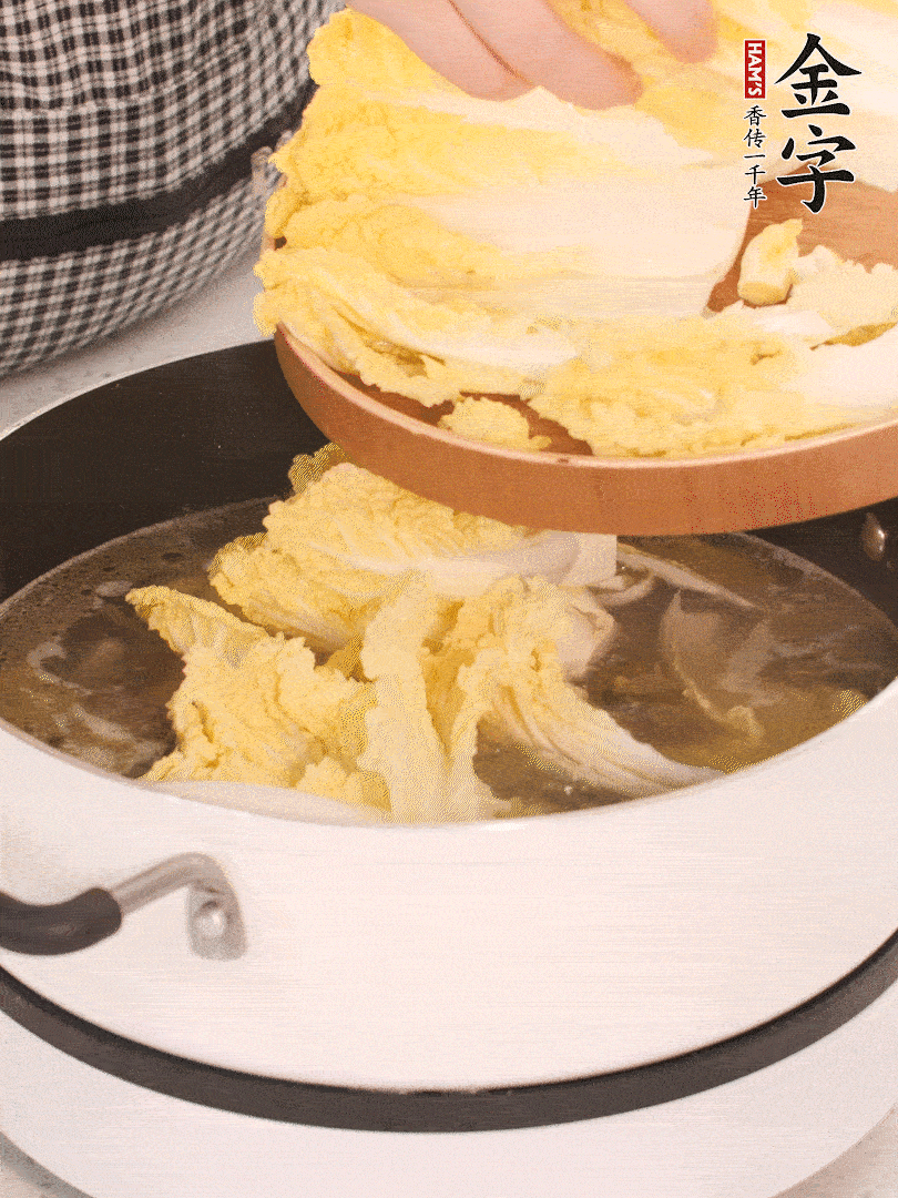 放入娃娃菜、金針菇再燉煮5分鐘。