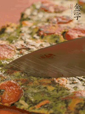 小火煎3分鐘后翻面，蓋蓋兒燜2分鐘。