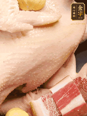 冷水、整雞、蔥結(jié)、姜片、雞油、火腿、板栗（雞肉：水=1:3）