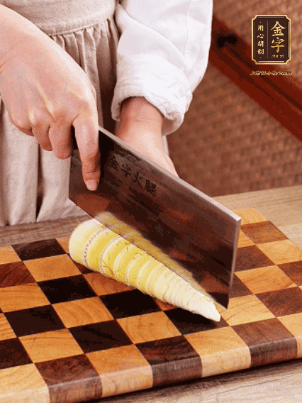 春筍切片，焯水1分鐘