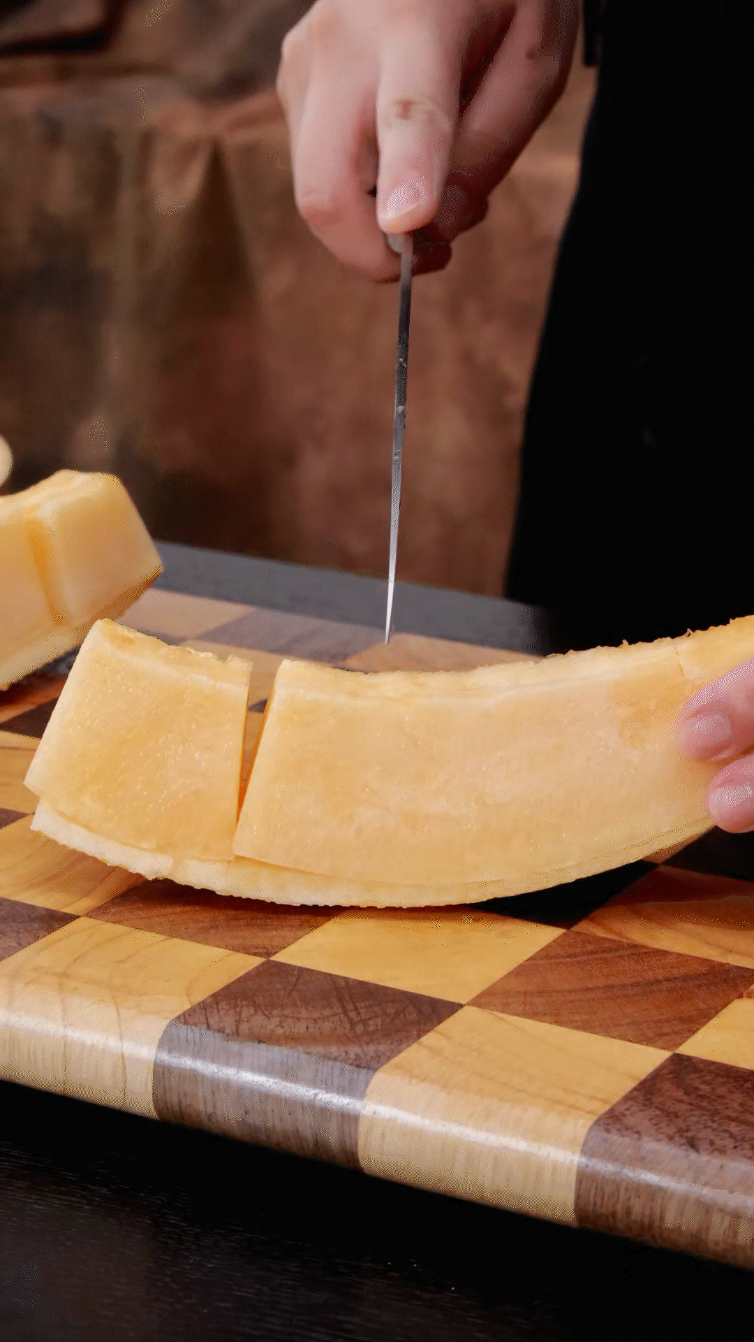 哈密瓜去皮改刀
