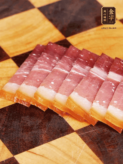 鮑魚處理干凈，金字火腿切片備用