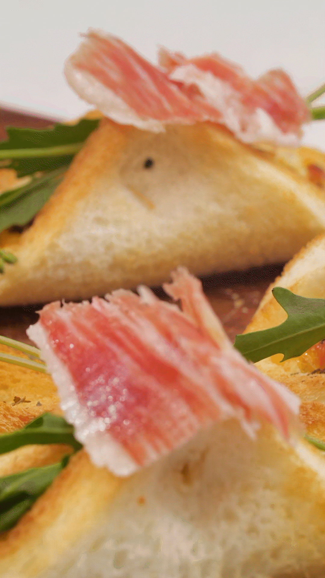 空氣炸鍋或烤箱180度5分鐘，撒歐芹碎
